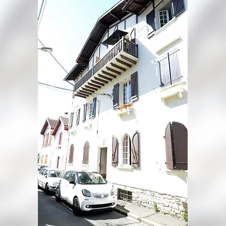 Sandy - 2 Bedrooms *